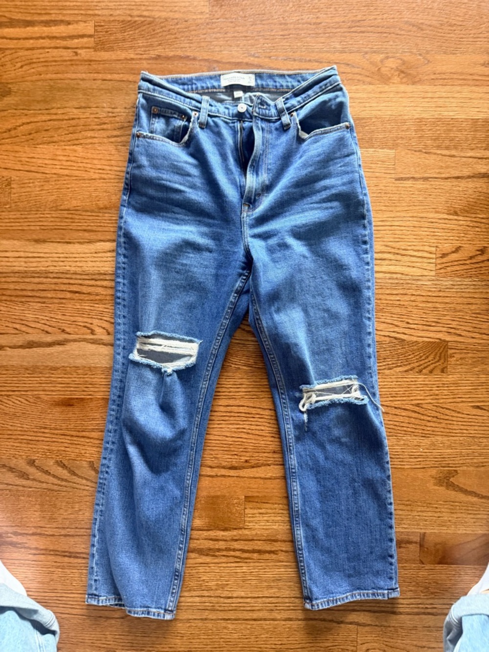 Abercrombie & Fitch Curve Love Blue Distressed - Ankle Straight Ultra High Rise
